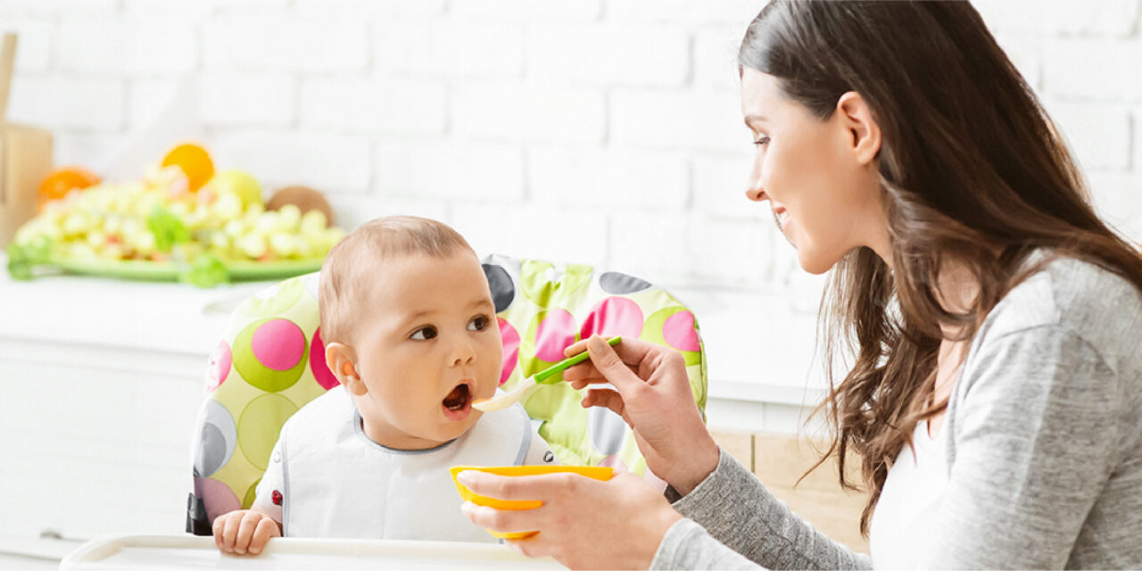 ¿Cuánto debe comer mi bebé según su edad?